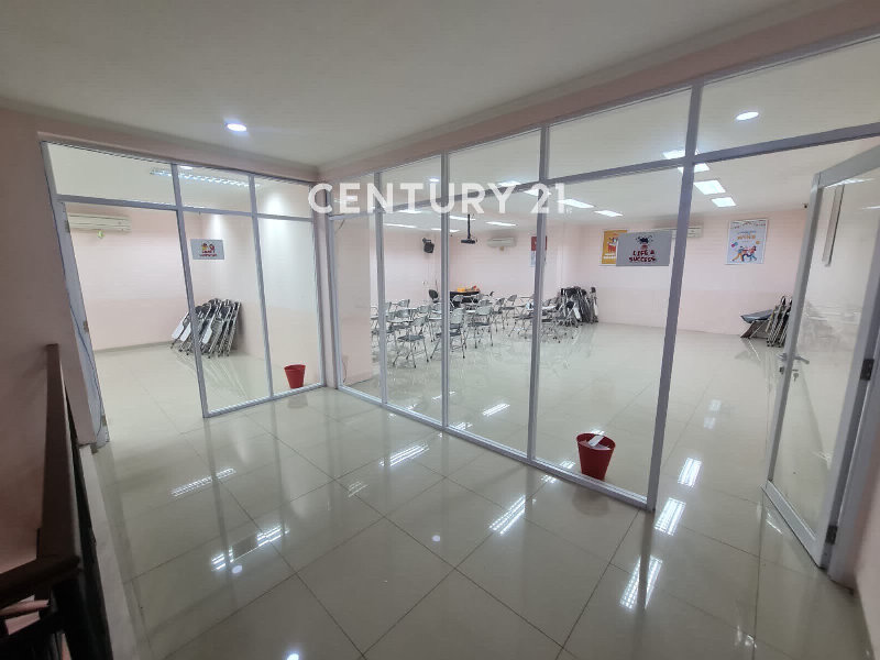Ruko 3 Lantai Di Jalan Glaze Gading Serpong Tangerang