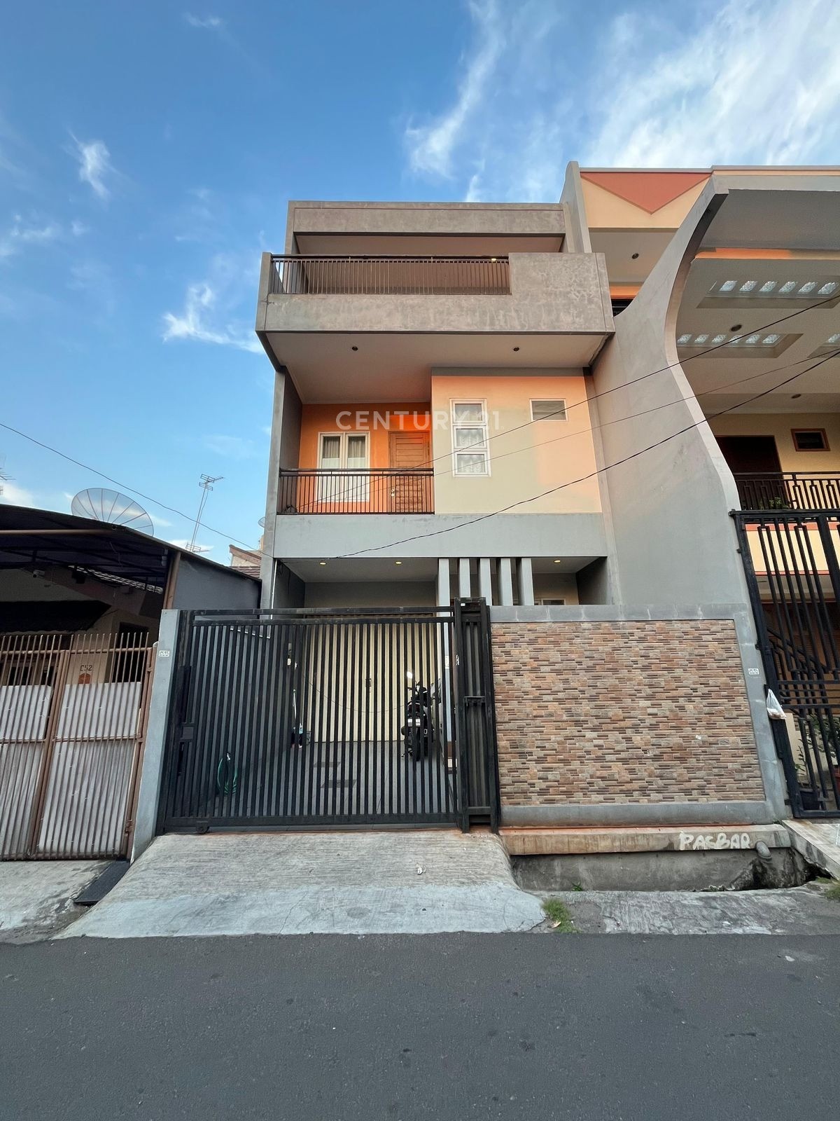 Sewa Rumah Exlusive 3 Lantai Lokasi Strategis Duri Mas Barat