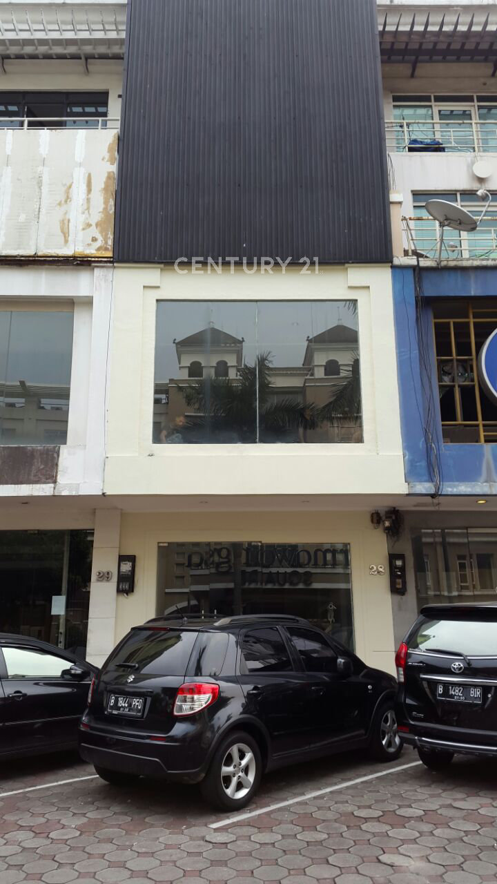 Disewakan Ruko Darmawangsa Square Strategis Sekai.