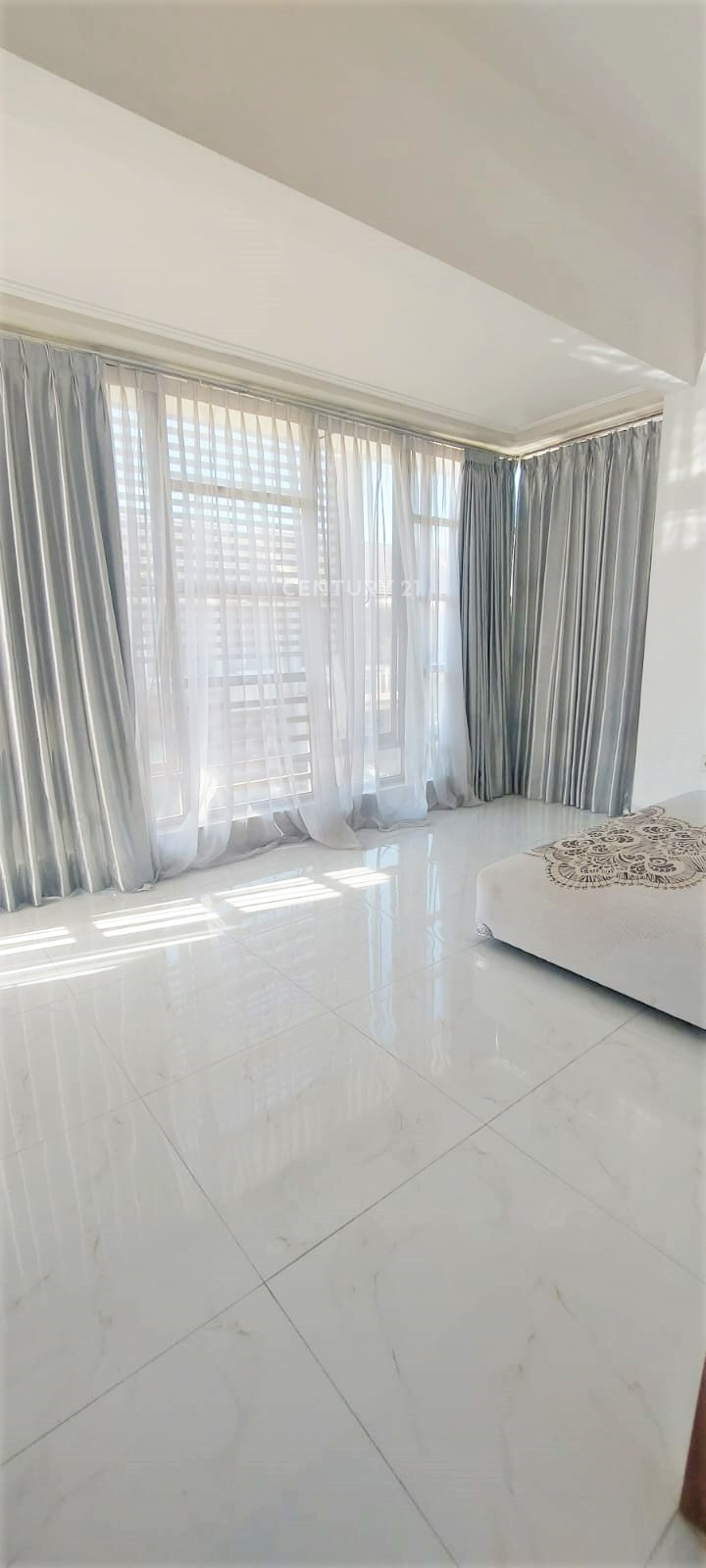 Disewakan Rumah Semi Furnished Di Emerald Bintaro  3055