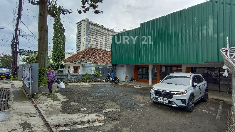 DISEWAKAN TEMPAT USAHA PLUS TEMPAT KOST 12 KAMAR TIDUR, STRATEGIS