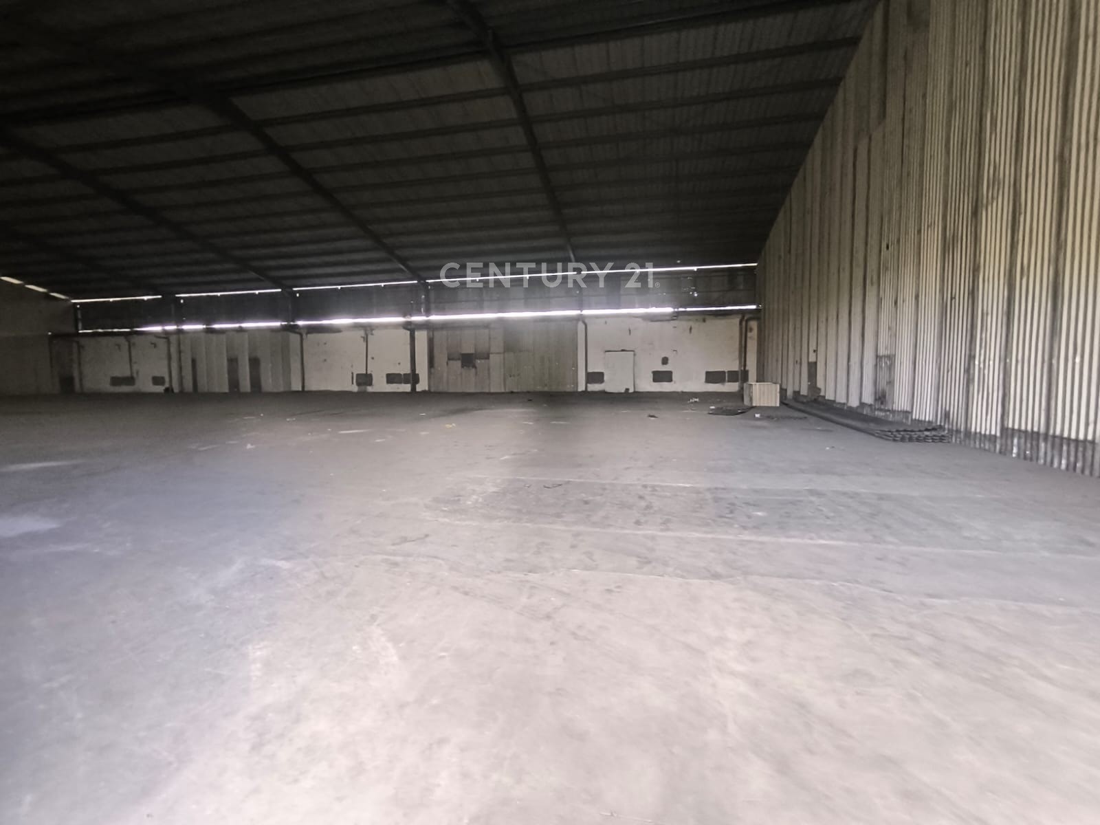 Gudang Strategis Di Main Road Caringin Bandung