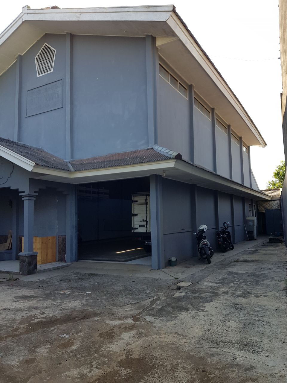 Gudang Ex GOR Bulutangkis Di Cipadung - Panyileukan