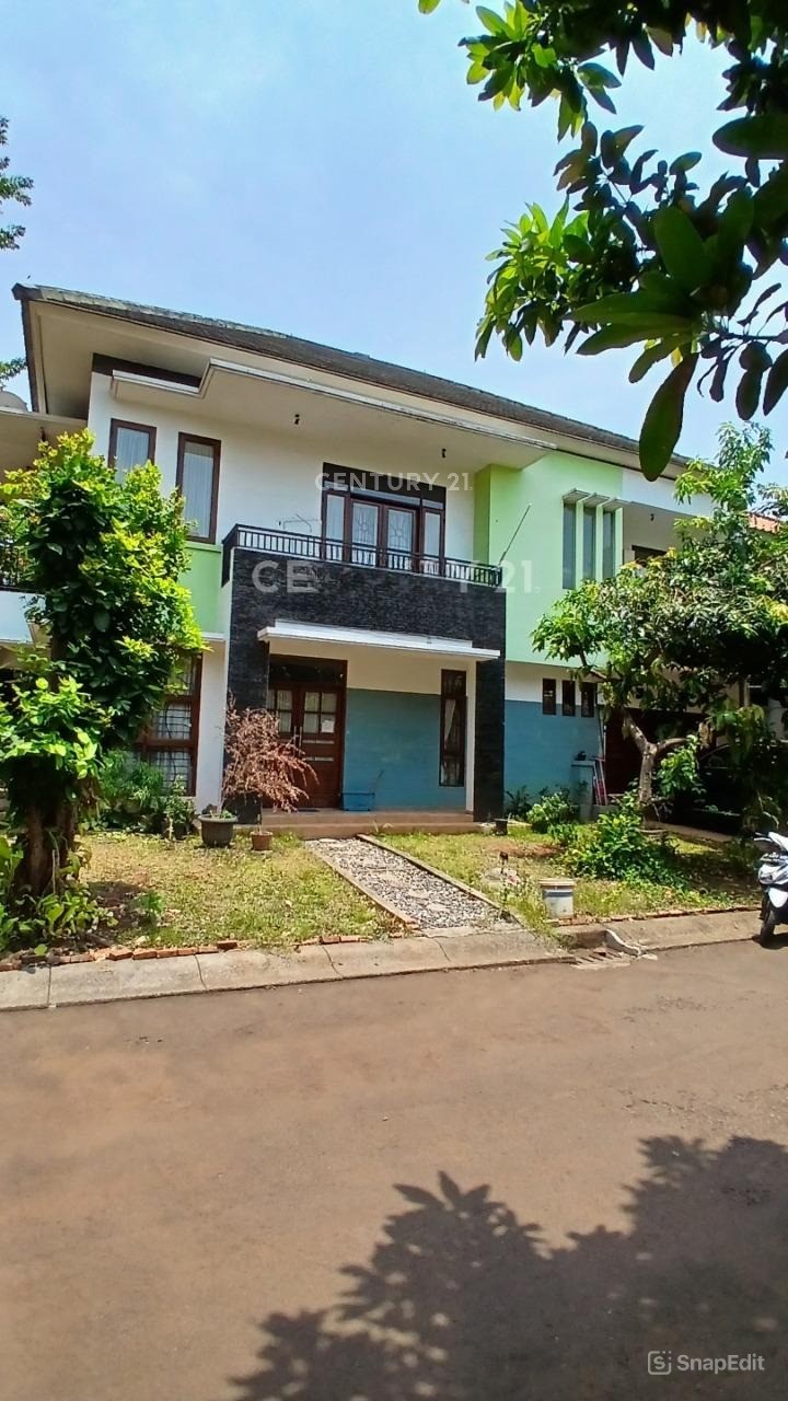 Rumah Hoek Asri Dengan Halaman Luas Di Taman Puri Bintaro 
